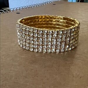 Elegant Gold and Crystal Bracelet